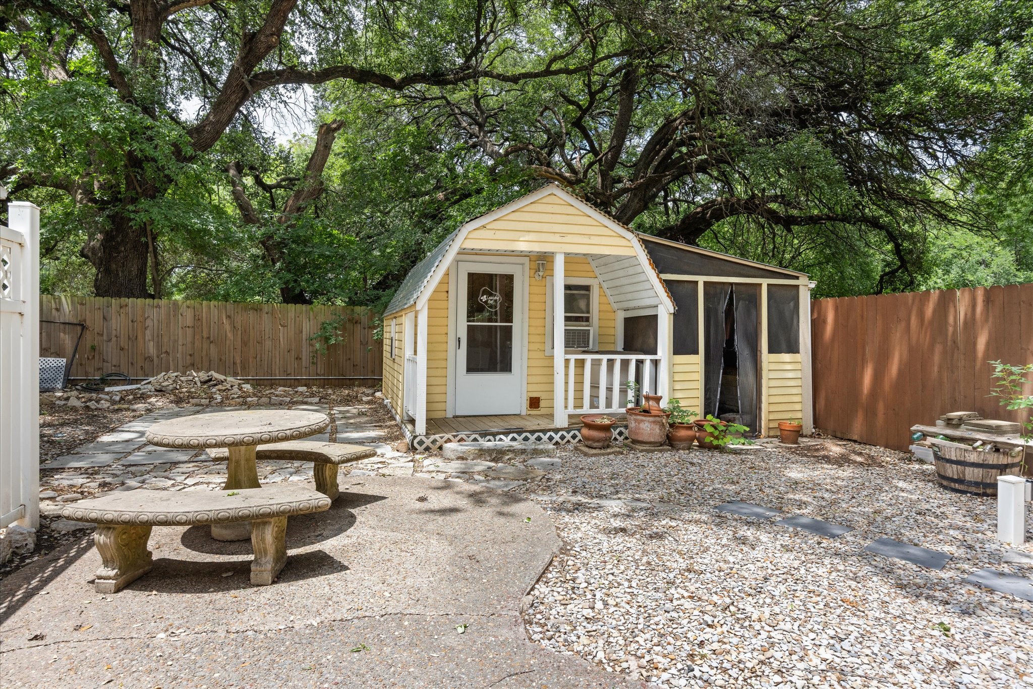 1002 W Pearl Street Granbury TX 76048
