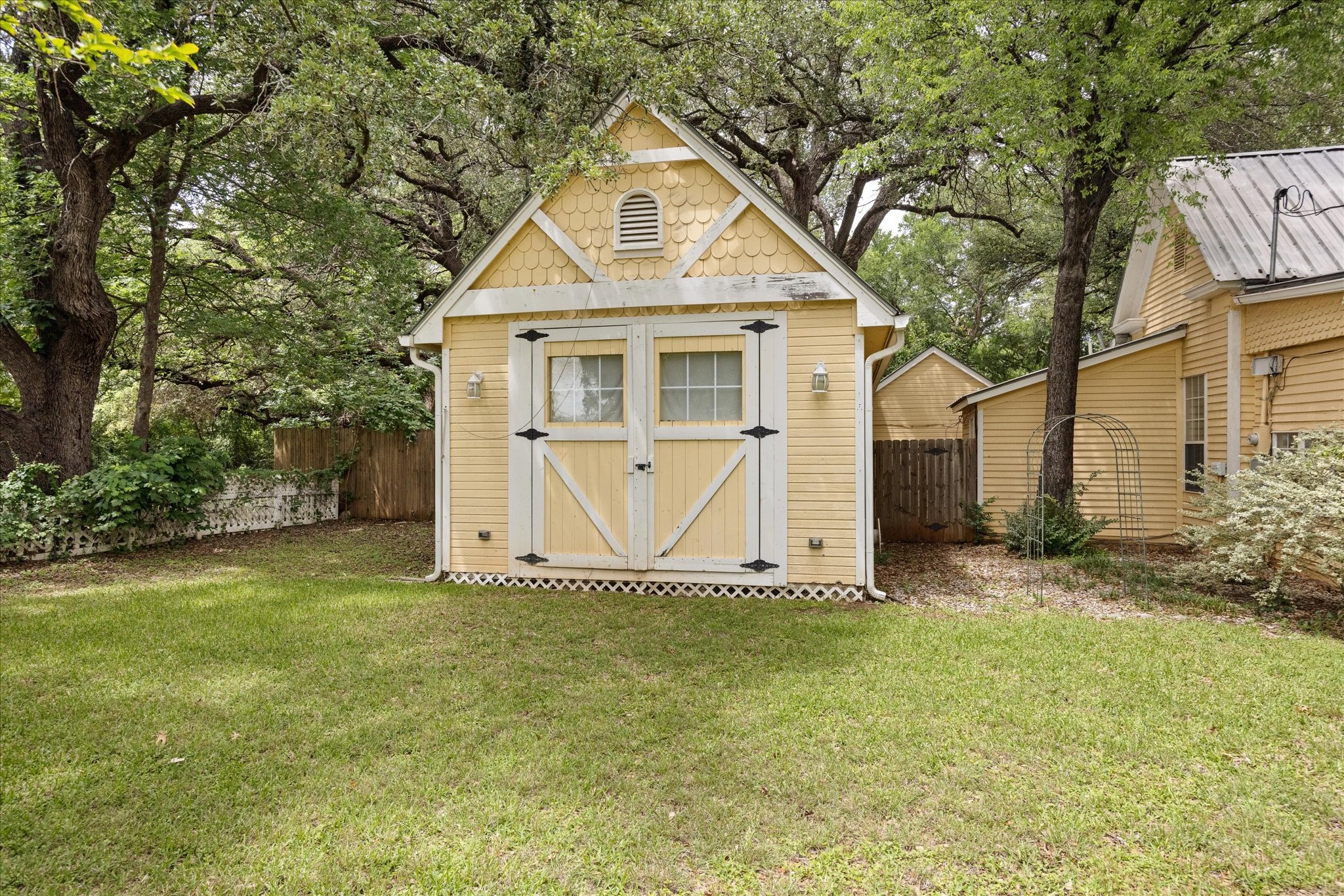1002 W Pearl Street Granbury TX 76048