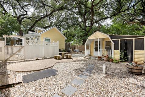 1002 W Pearl Street Granbury TX 76048
