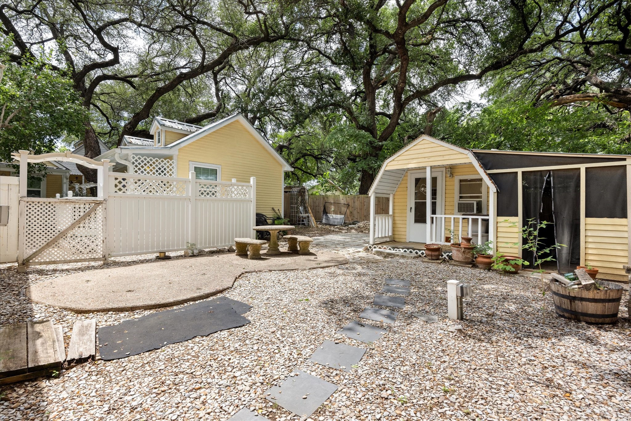 1002 W Pearl Street Granbury TX 76048