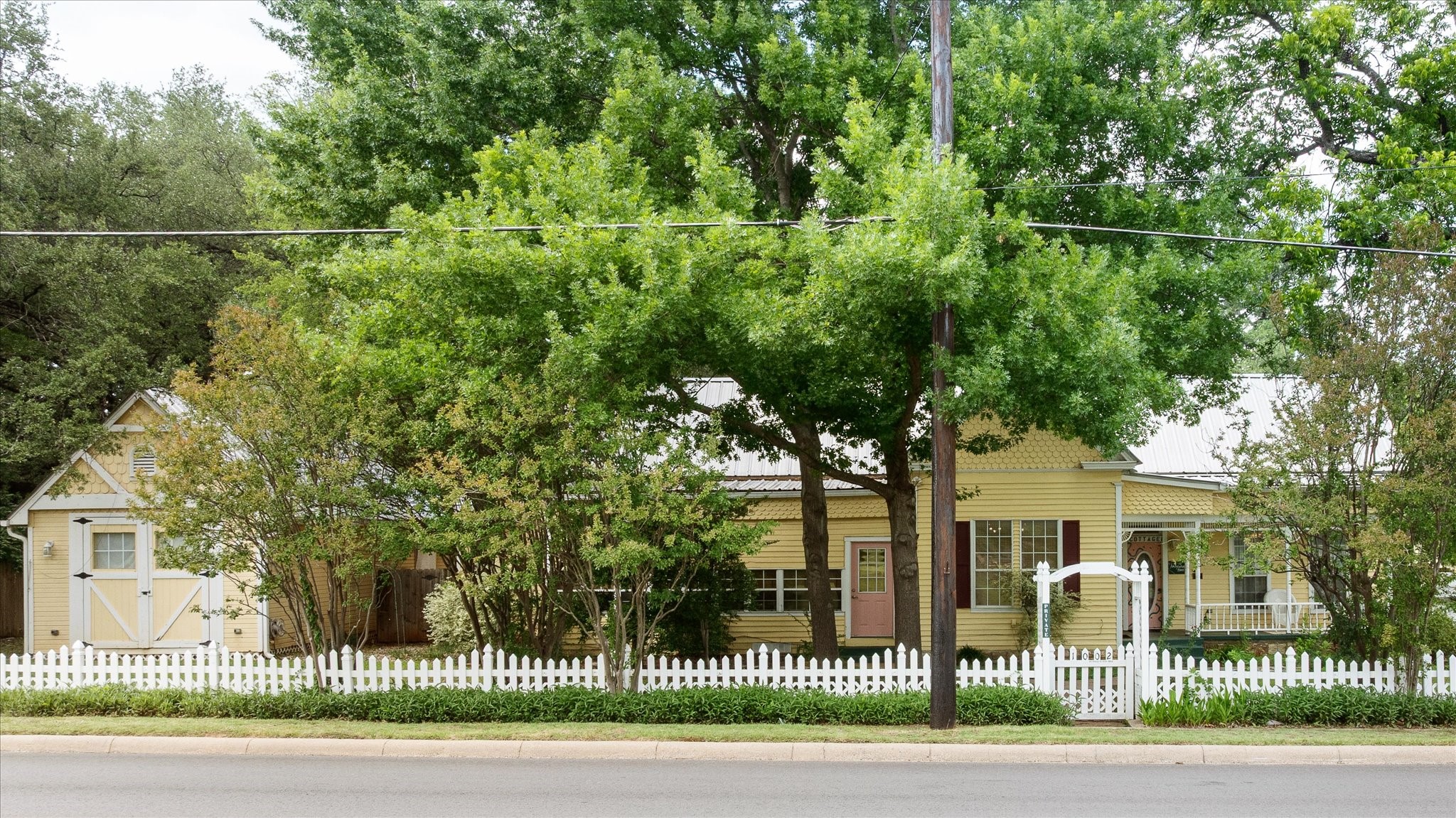 1002 W Pearl Street Granbury TX 76048