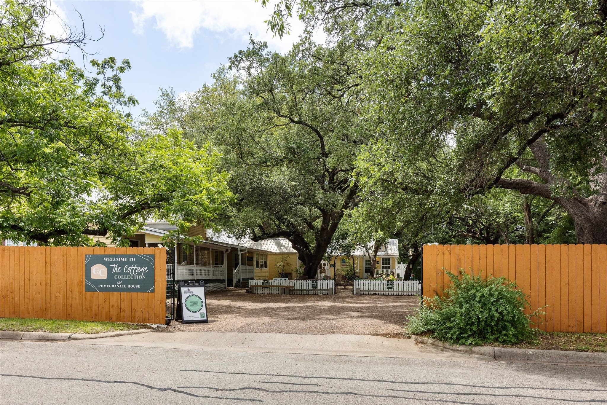 1002 W Pearl Street Granbury TX 76048