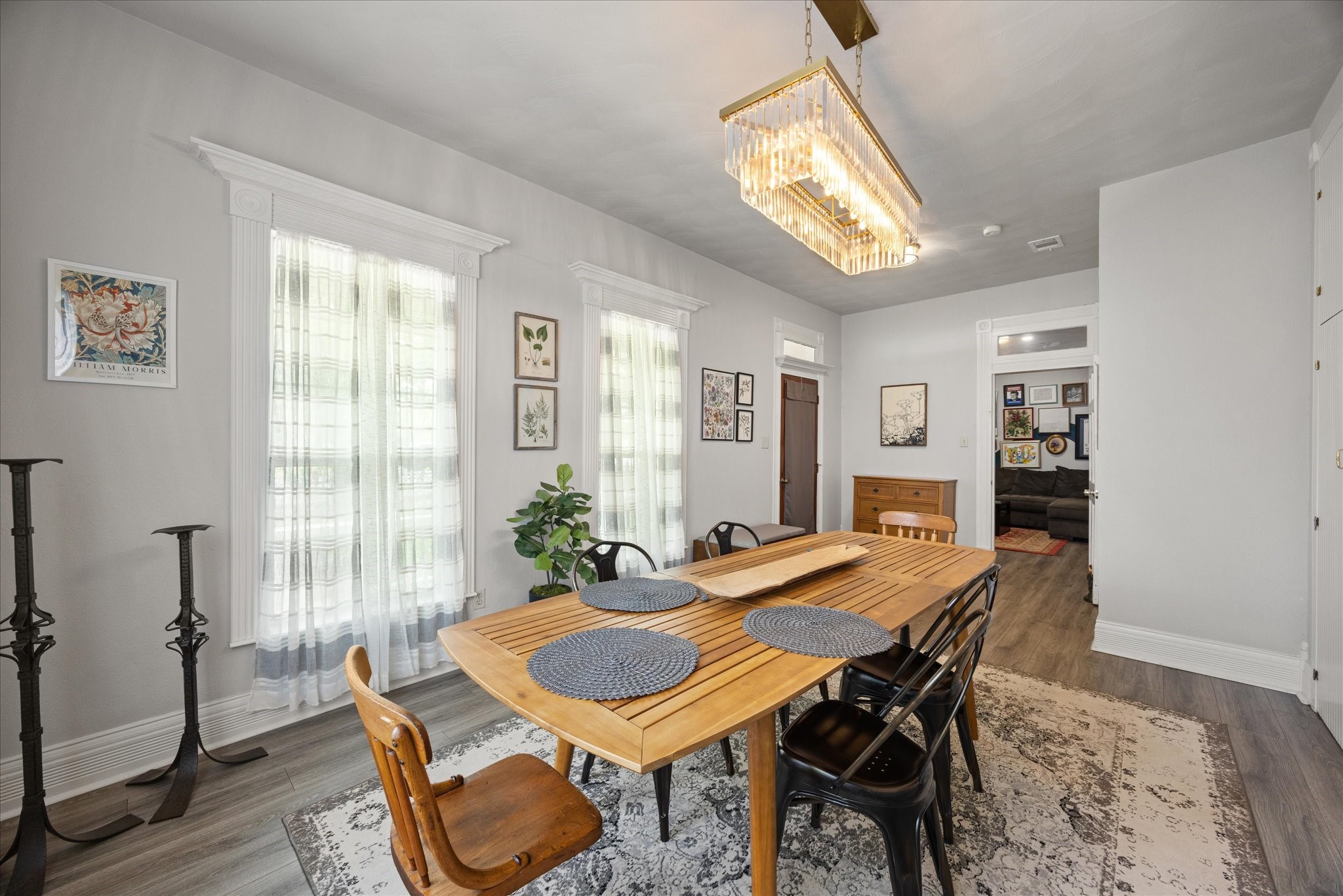 1002 W Pearl Street Granbury TX 76048
