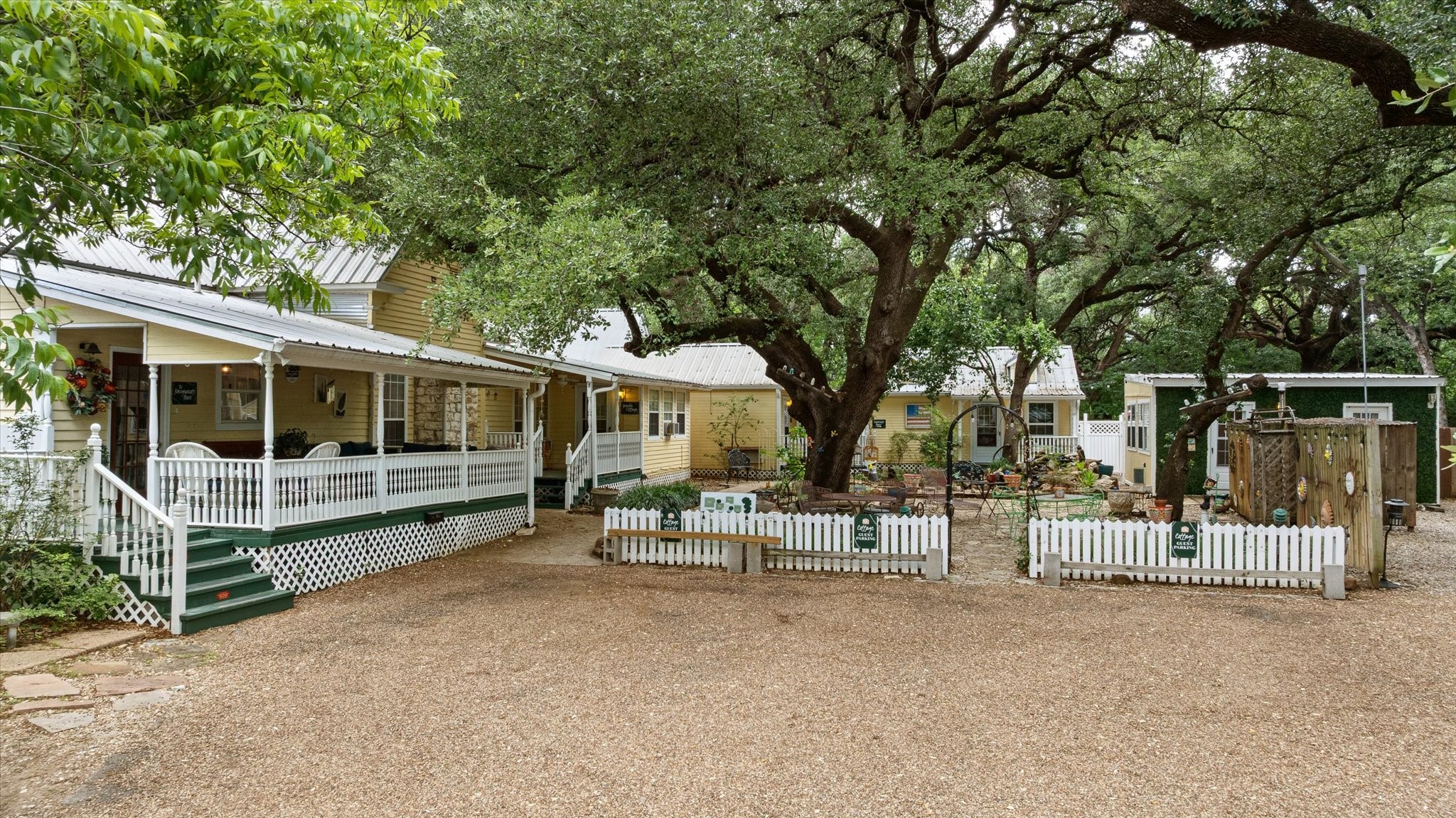1002 W Pearl Street Granbury TX 76048