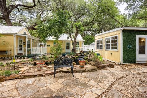 1002 W Pearl Street Granbury TX 76048