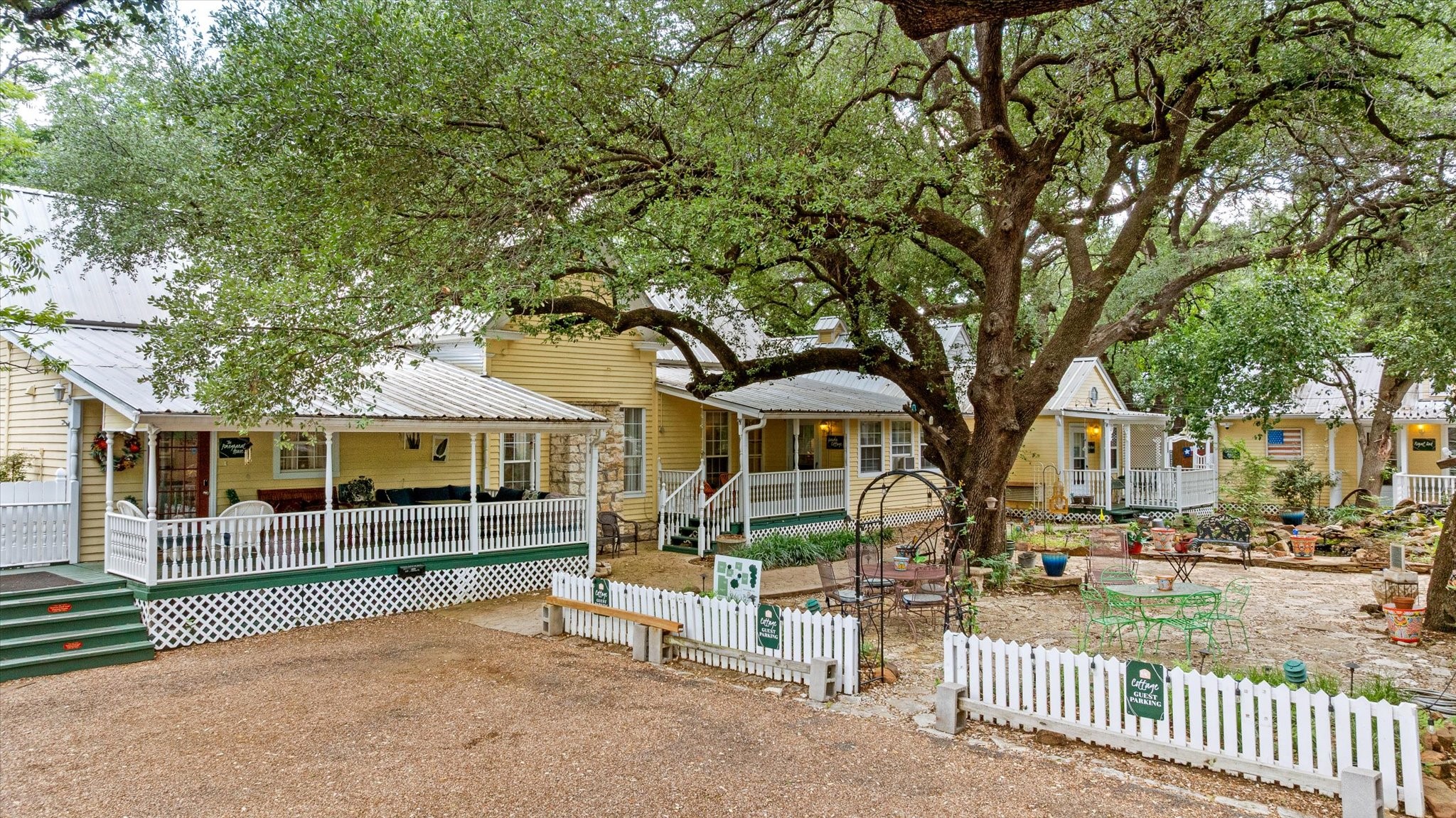 1002 W Pearl Street Granbury TX 76048