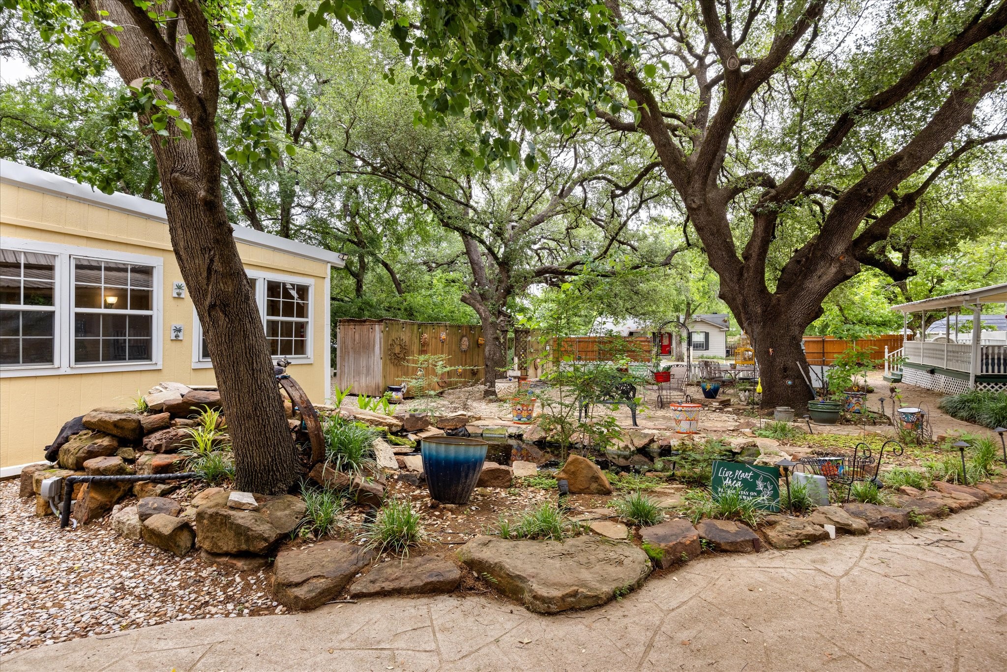 1002 W Pearl Street Granbury TX 76048