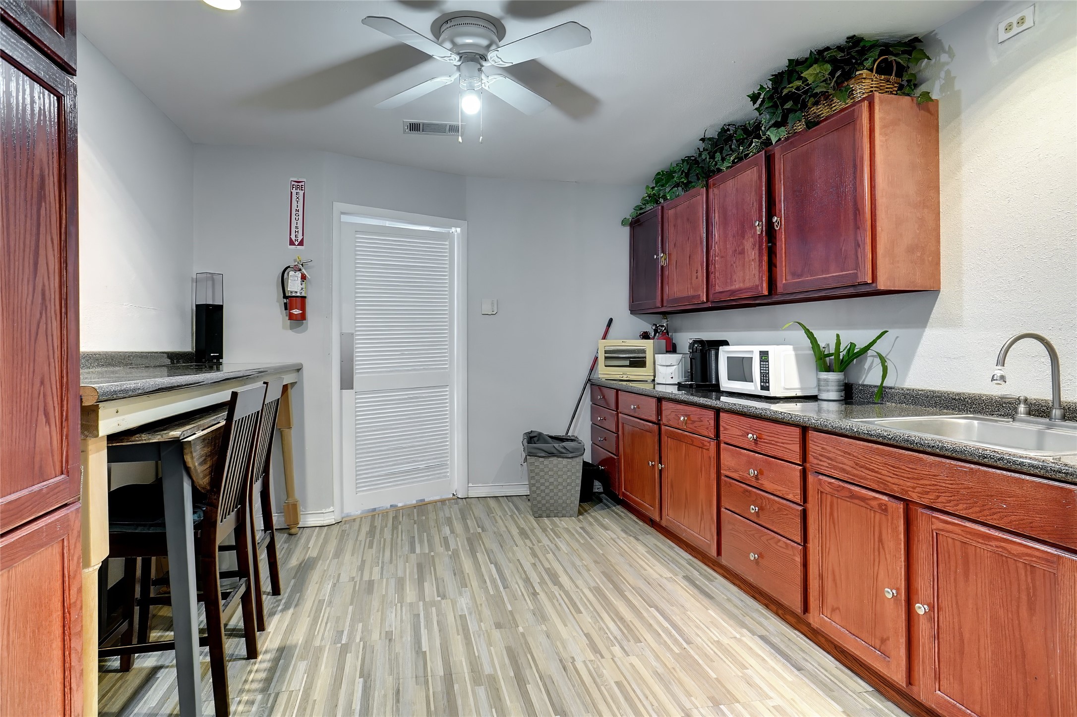 7298 Glenview Drive Richland Hills TX 76180