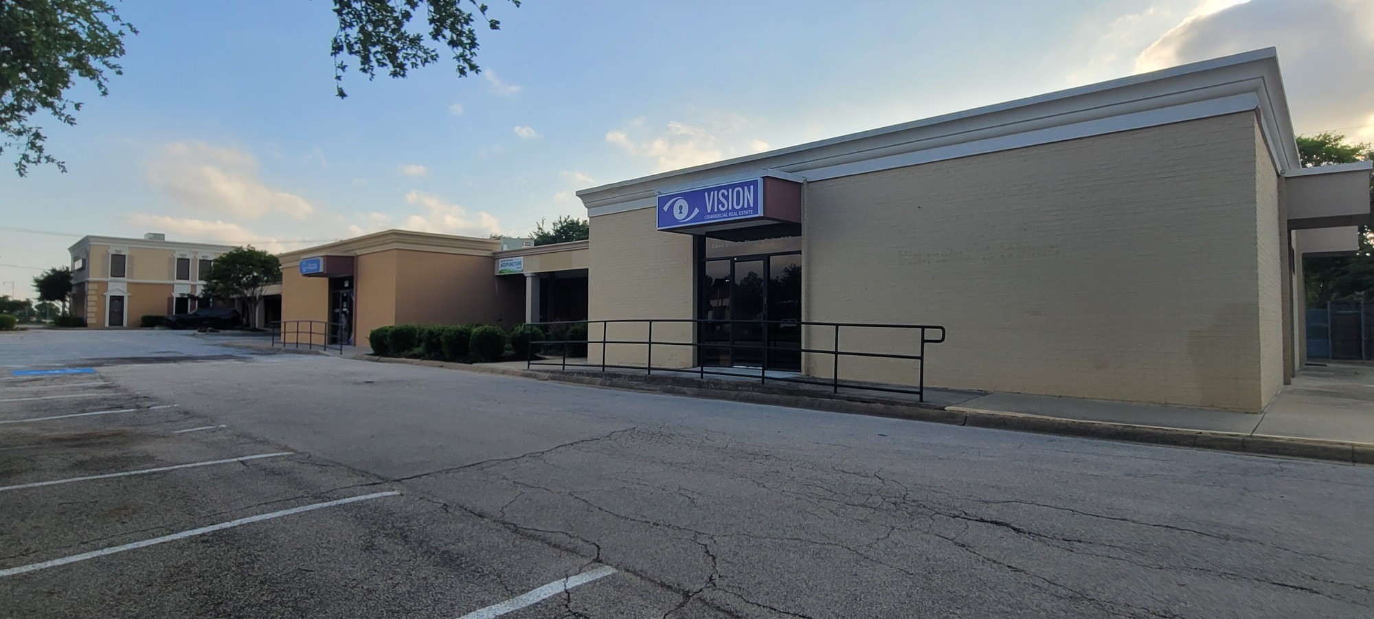 Grapevine TX, 1340 S Main Street
