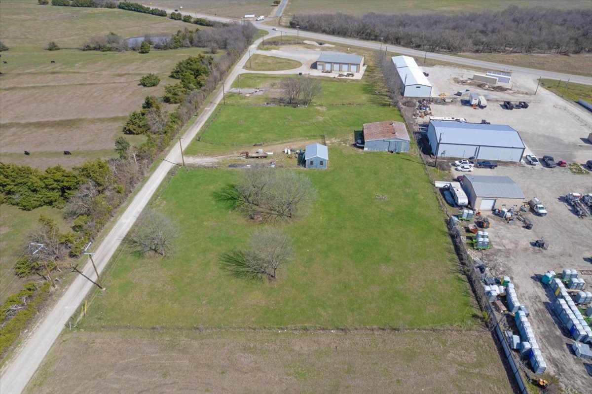 253 County Road 4465 Trenton TX 75490