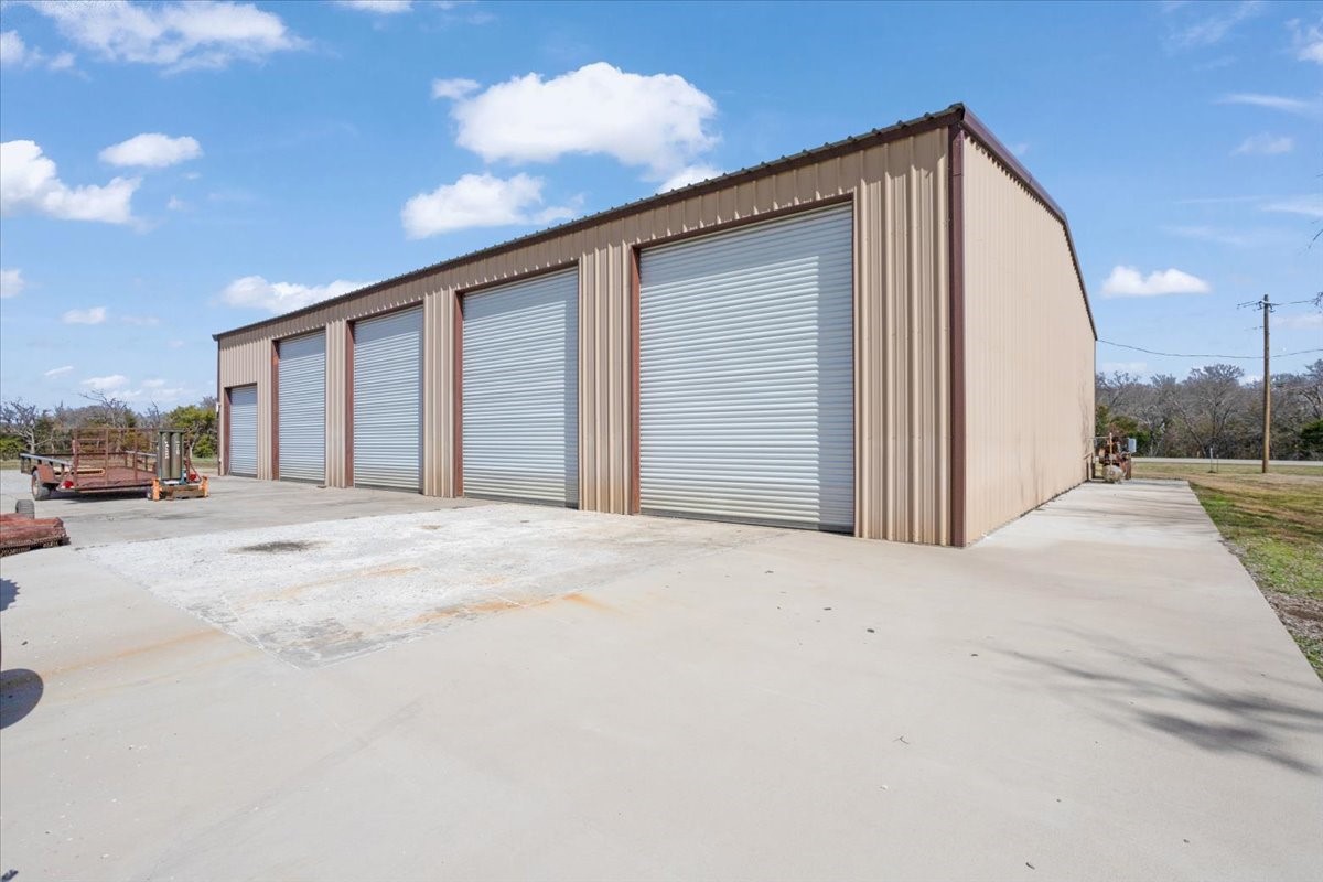 253 County Road 4465 Trenton TX 75490
