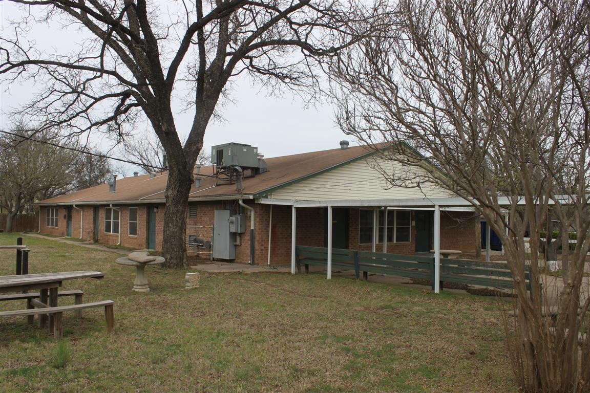 401 W Moss Street Eastland TX 76448