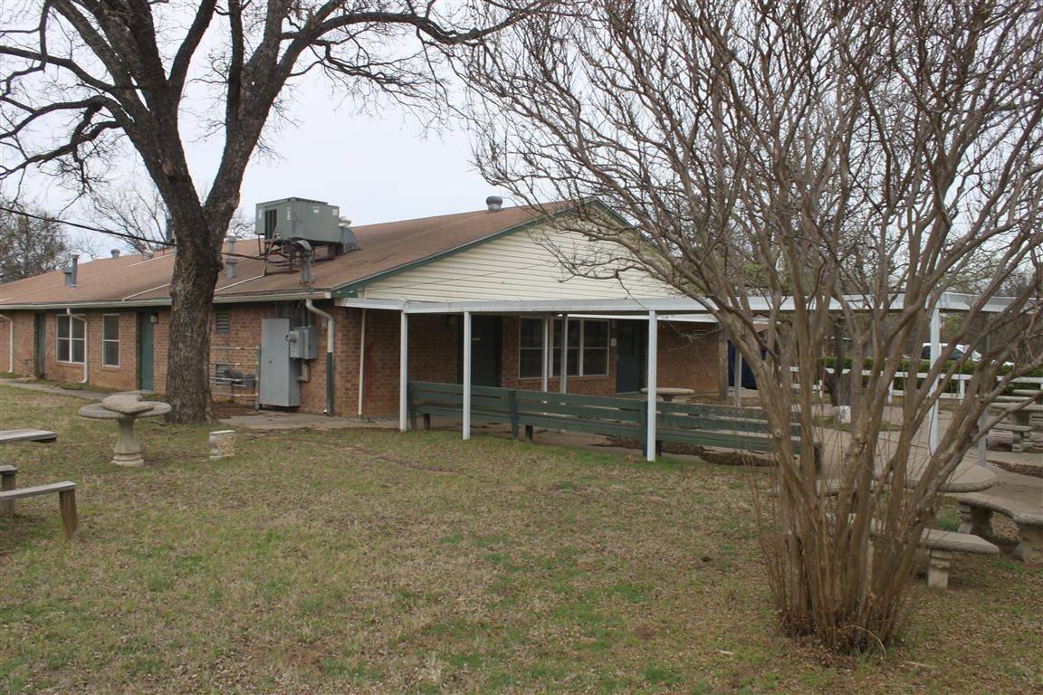 401 W Moss Street Eastland TX 76448