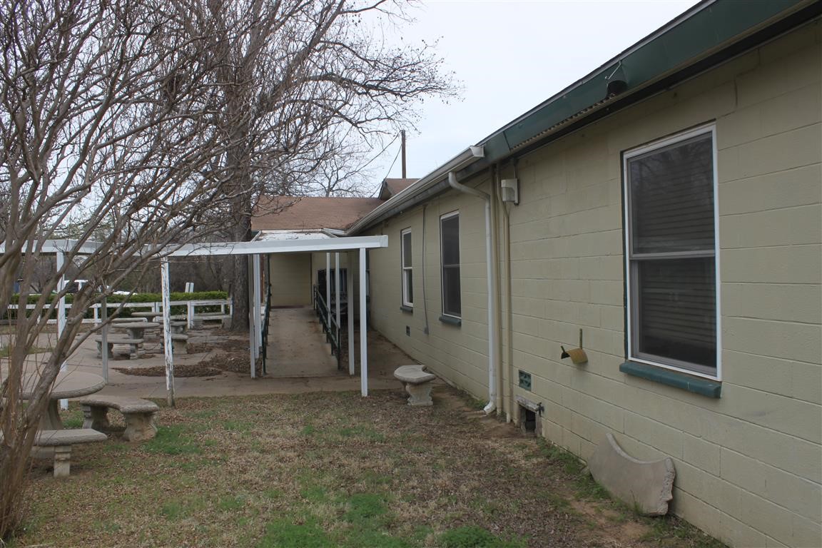 401 W Moss Street Eastland TX 76448