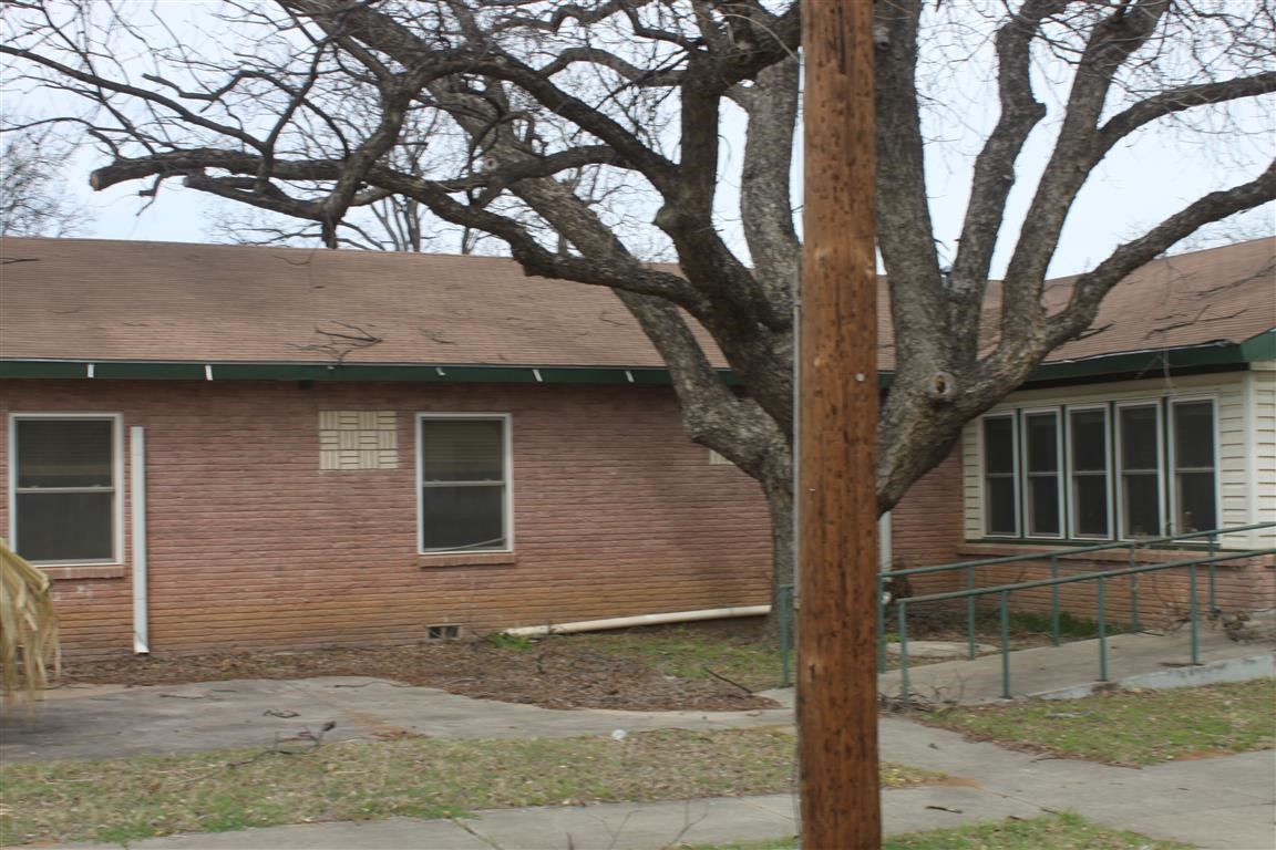 401 W Moss Street Eastland TX 76448