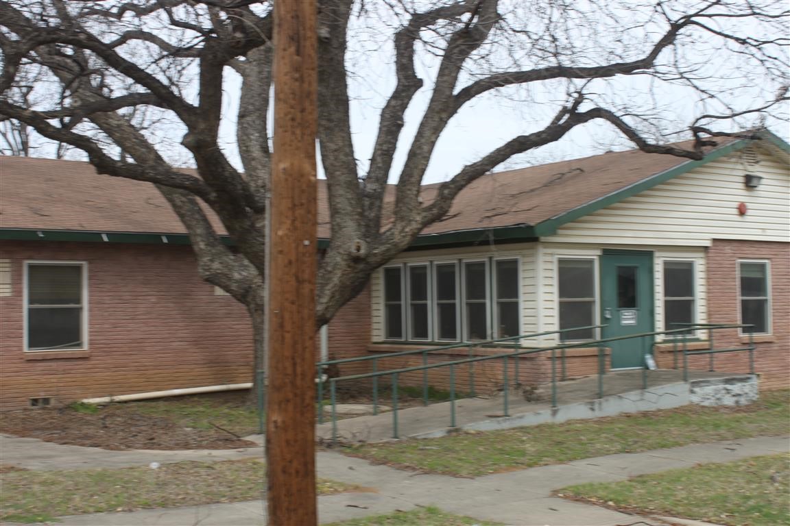 401 W Moss Street Eastland TX 76448