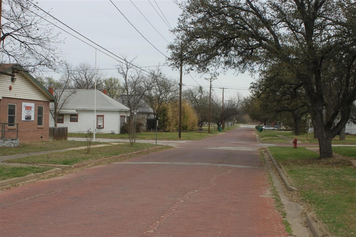 401 W Moss Street Eastland TX 76448