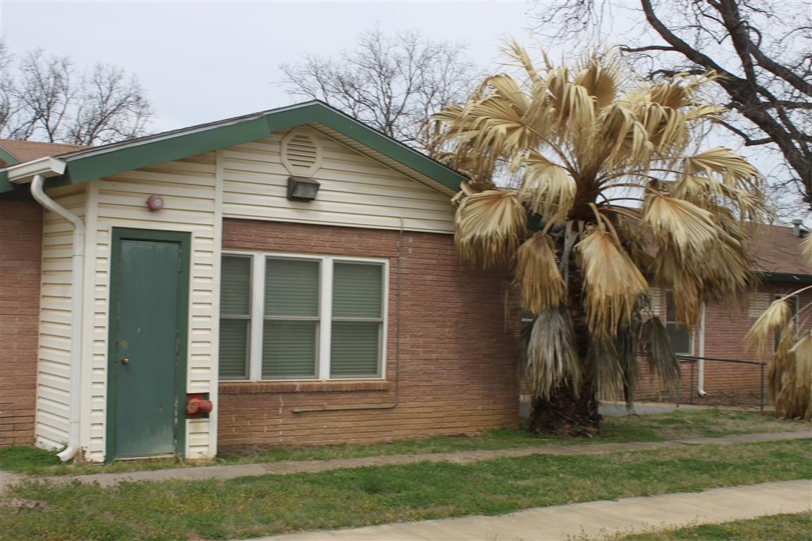 401 W Moss Street Eastland TX 76448