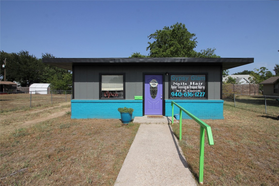 312 N Carroll Street Henrietta TX 76365