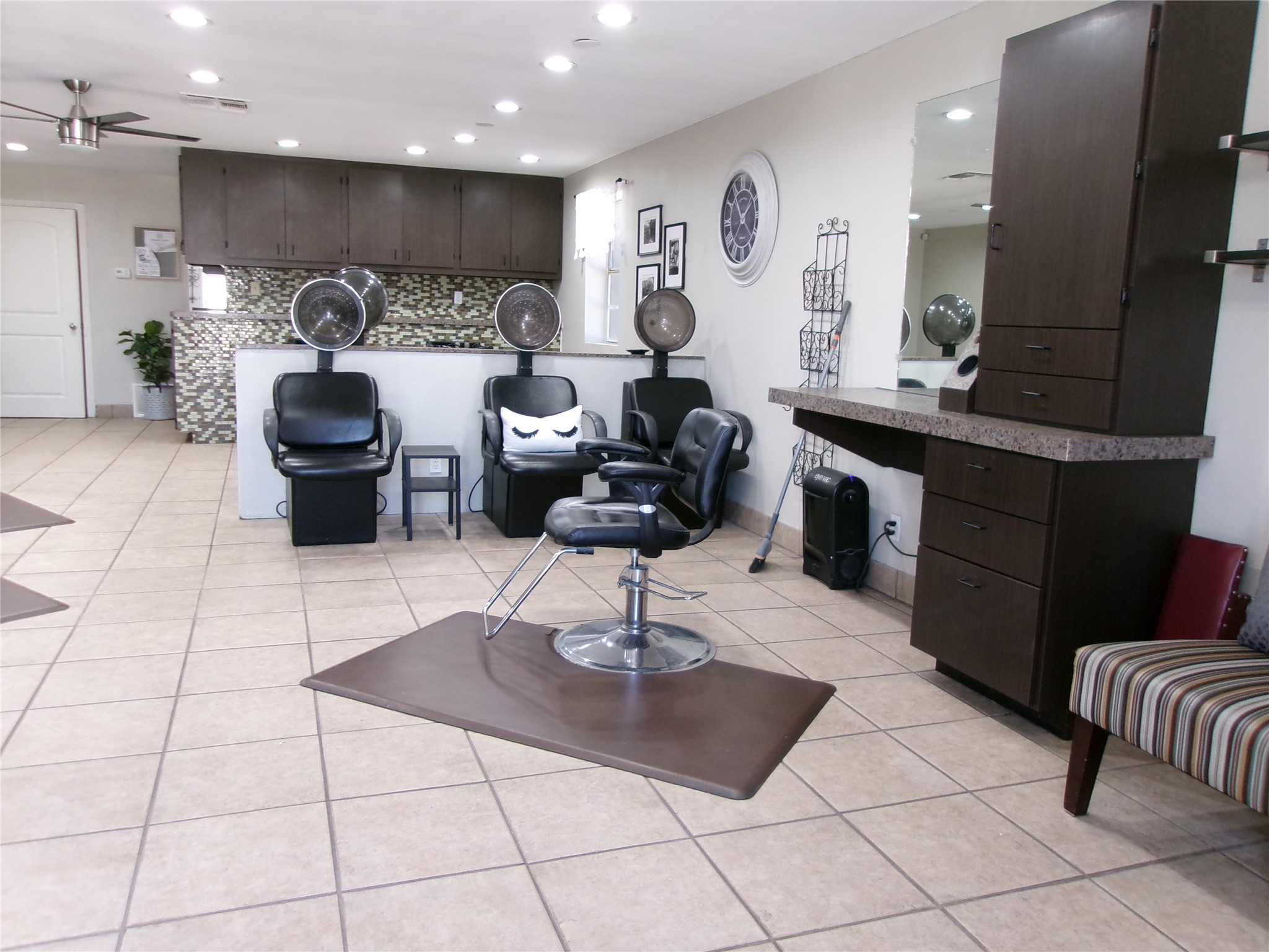 2526 Hillcrest Lane Grand Prairie TX 75052