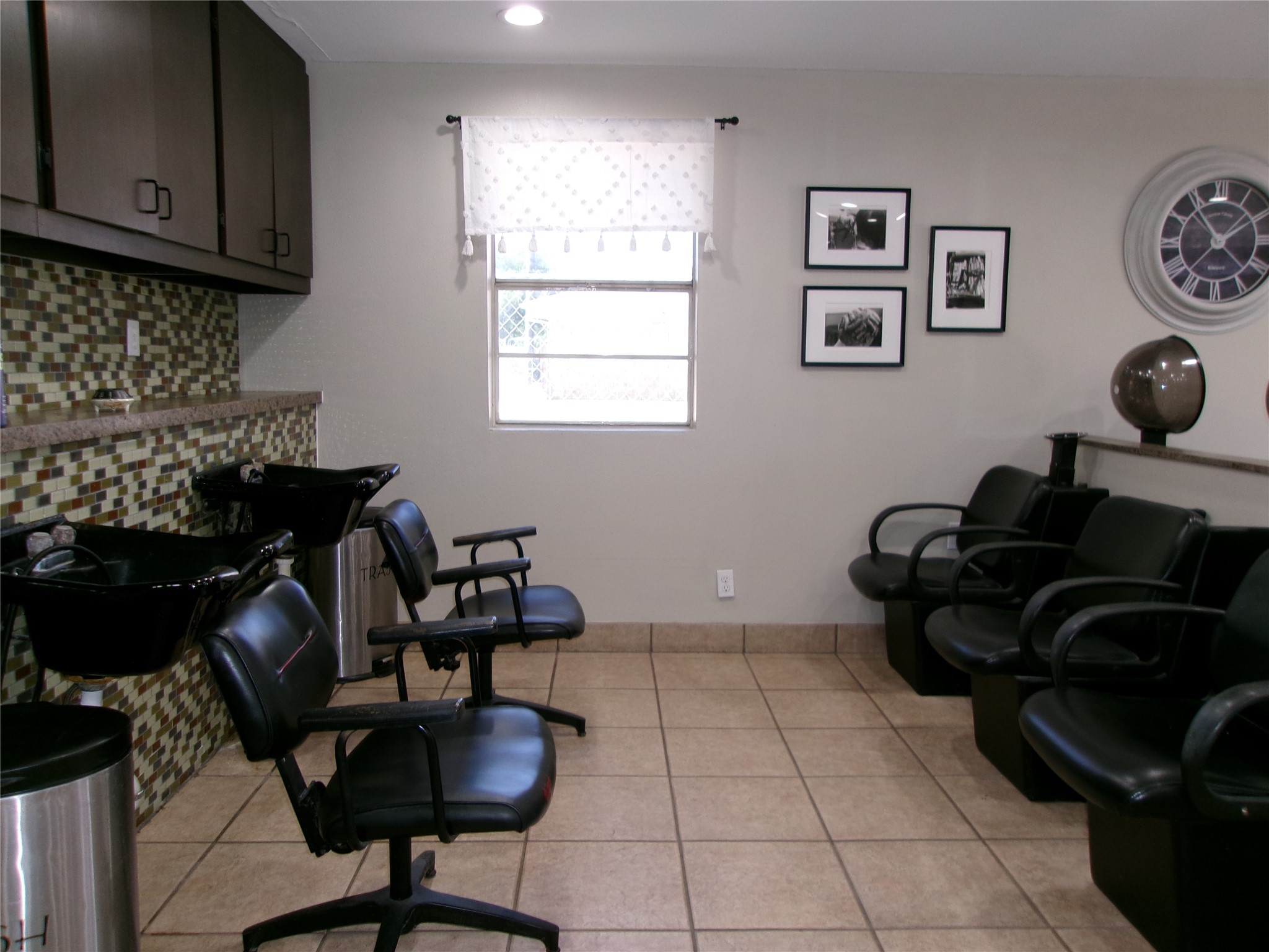 2526 Hillcrest Lane Grand Prairie TX 75052