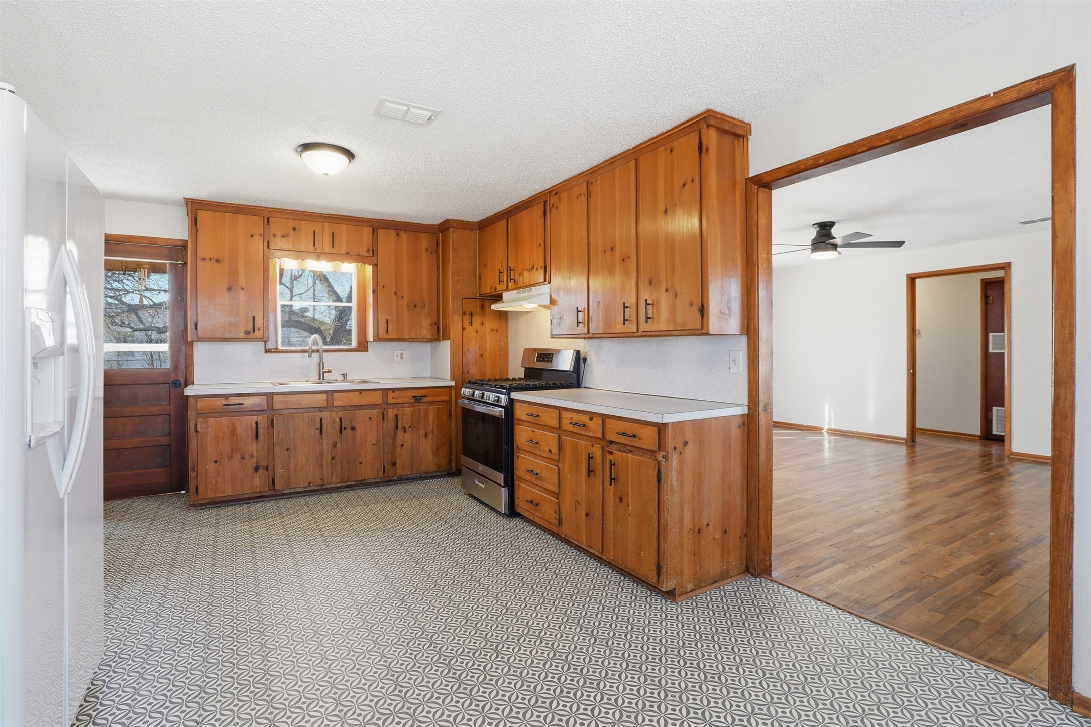 321 W Highway 199 Springtown TX 76082