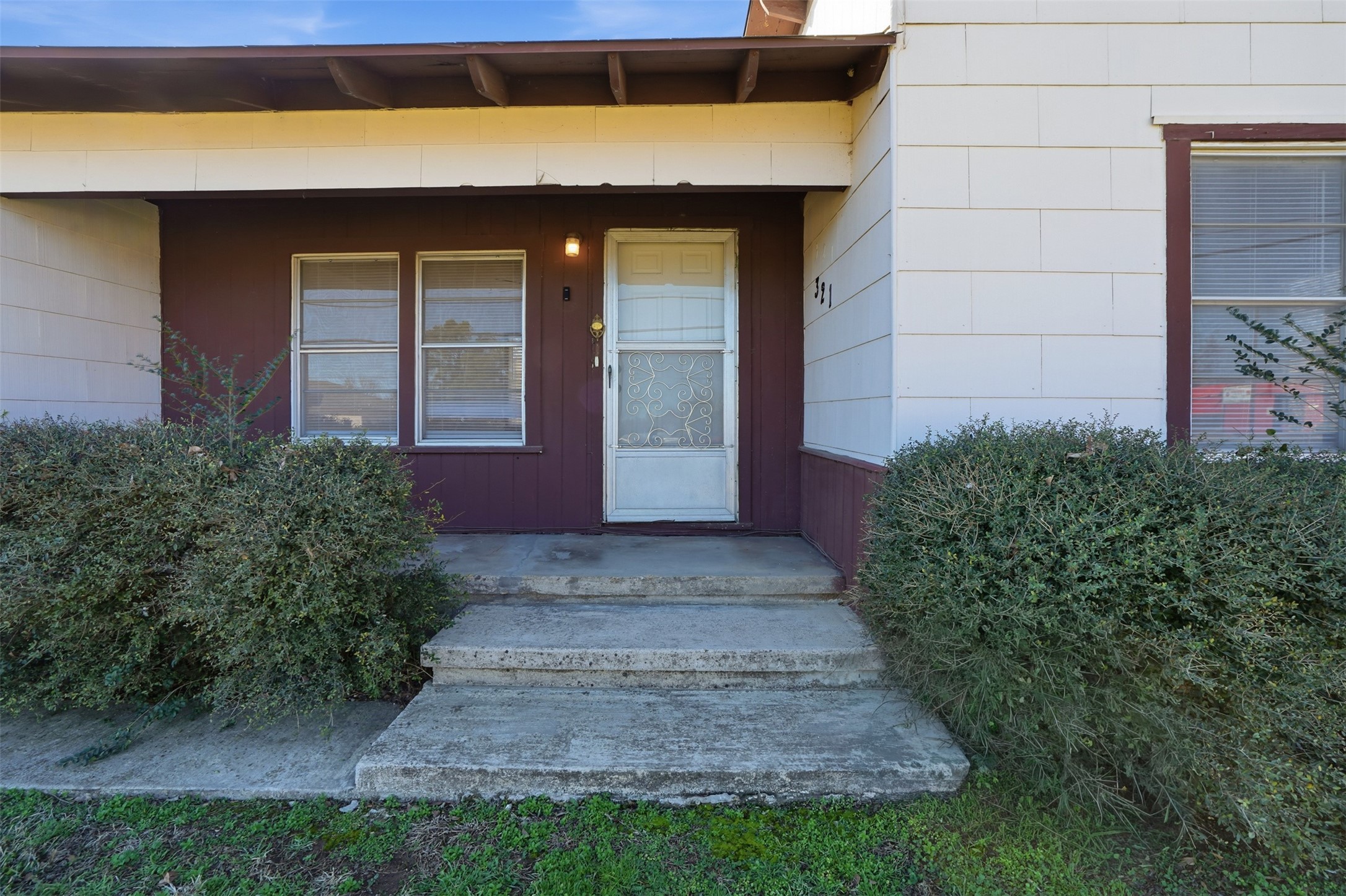 321 W Highway 199 Springtown TX 76082