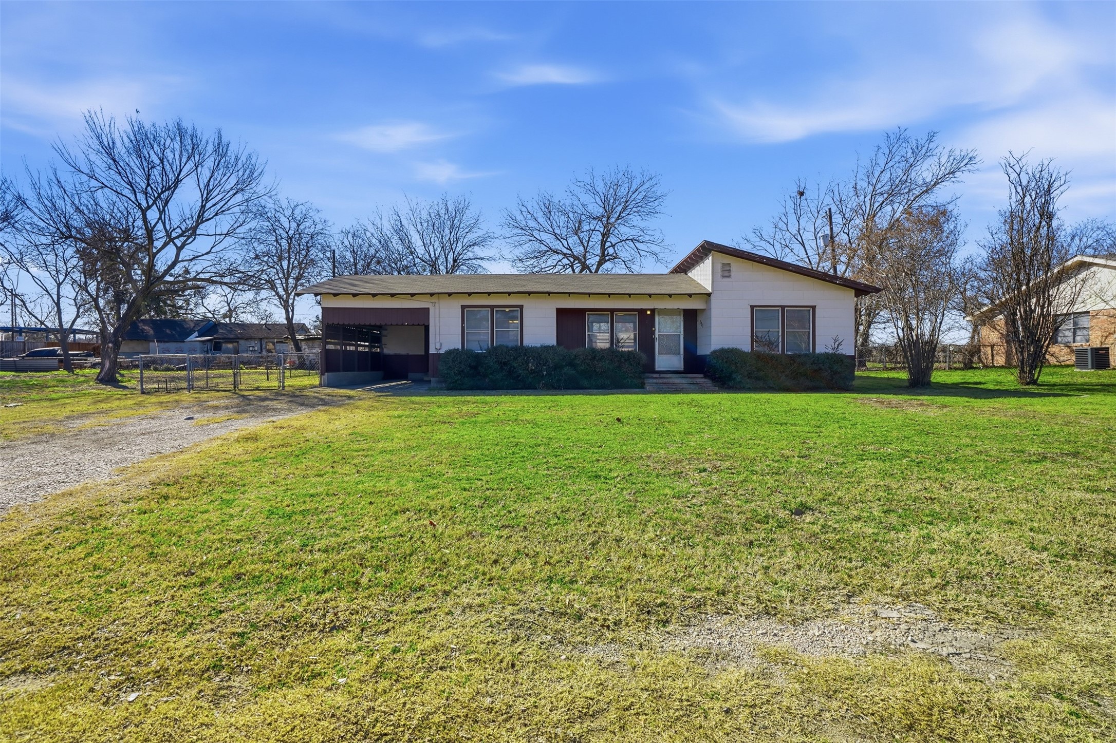 321 W Highway 199 Springtown TX 76082