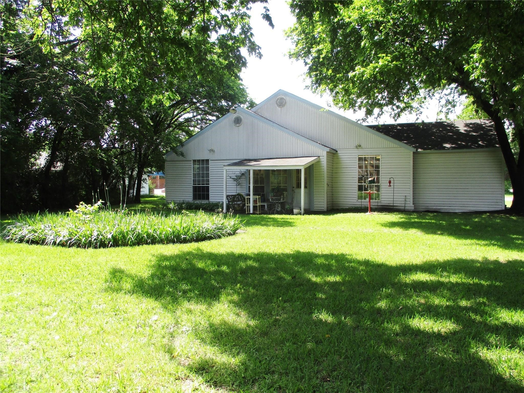 103 E Denison Avenue Bonham TX 75418