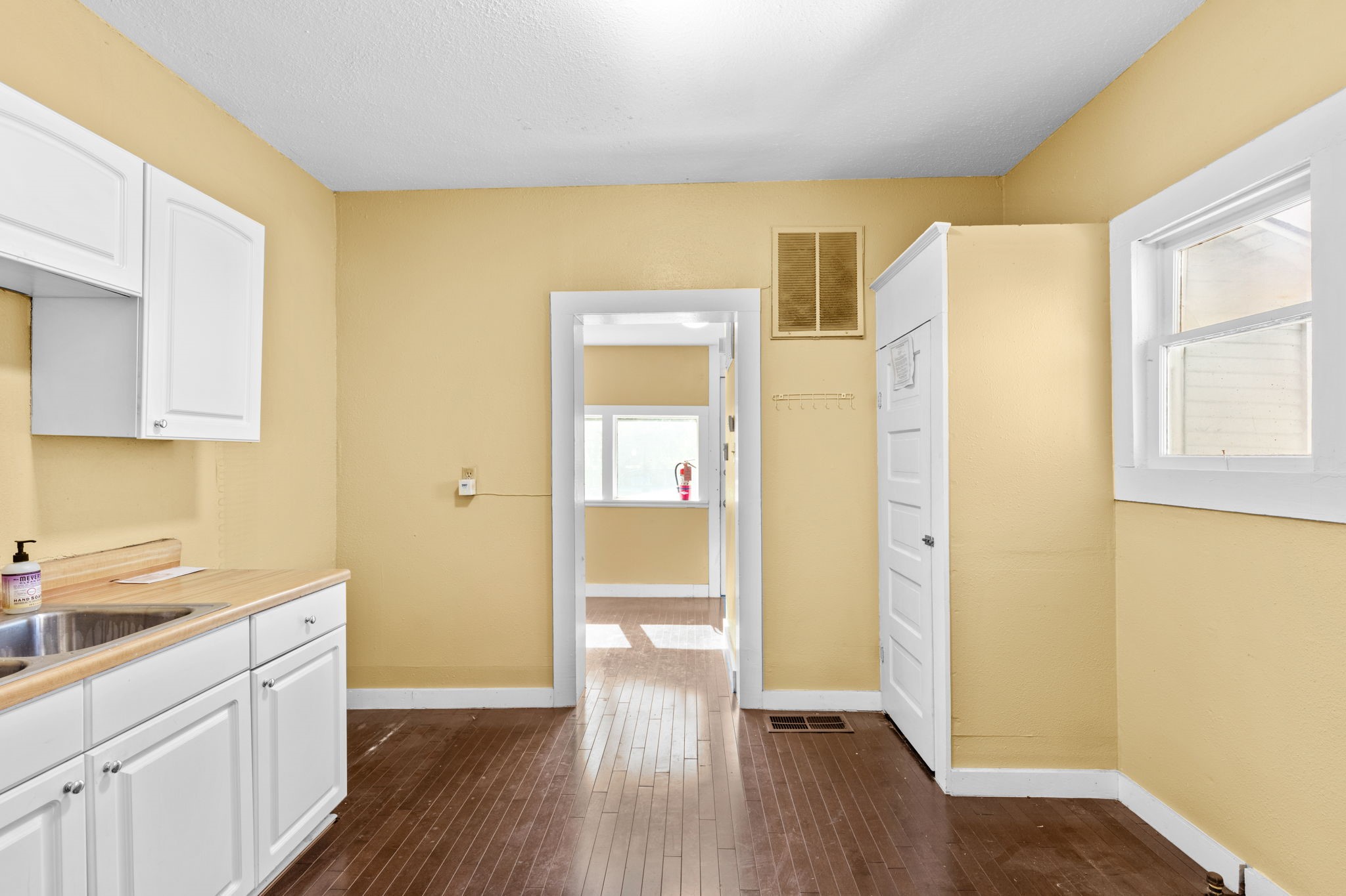 610 E Weatherford Street Fort Worth TX 76118