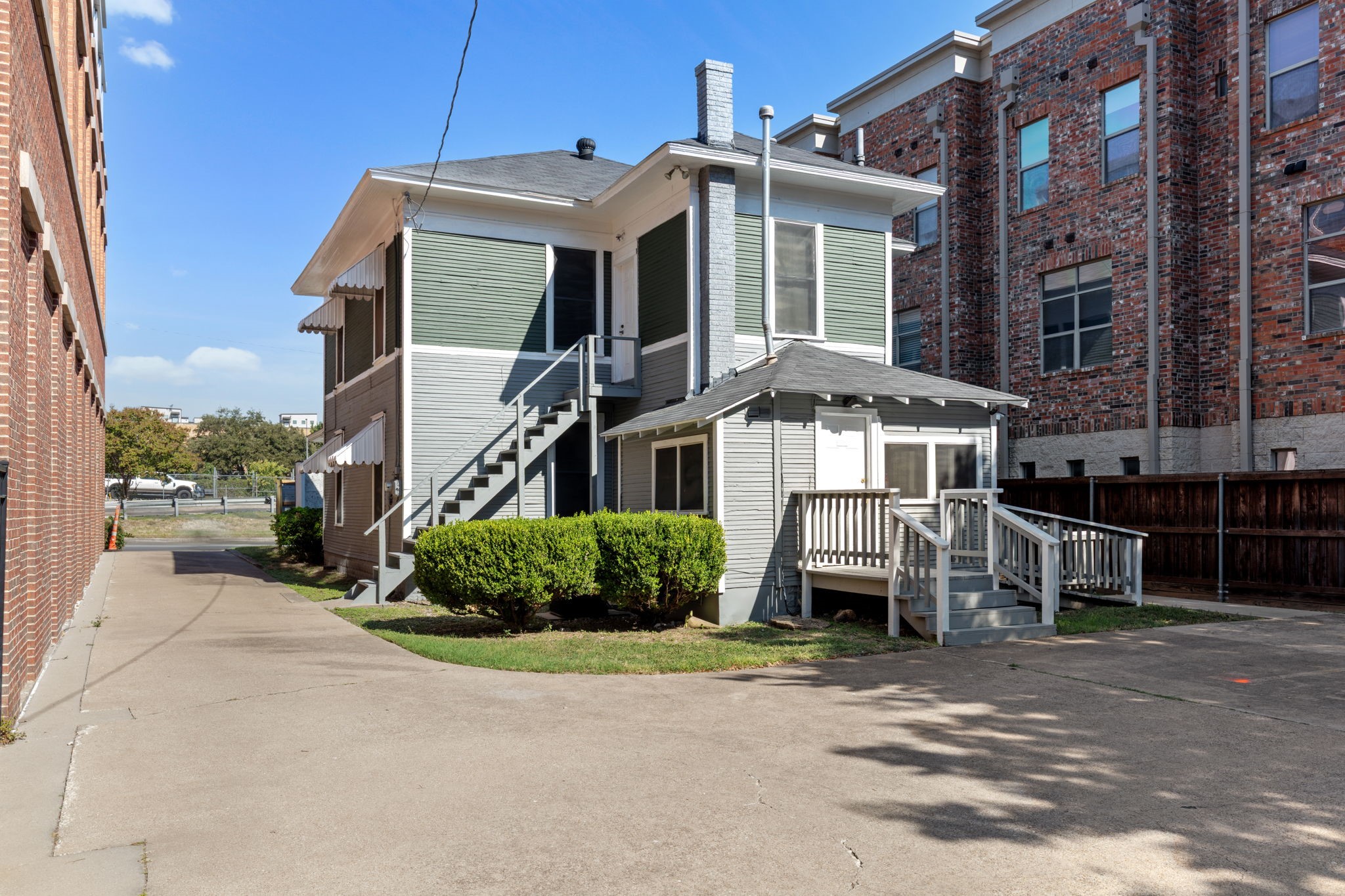 610 E Weatherford Street Fort Worth TX 76118