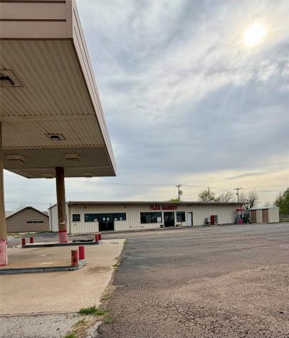 501 11TH Street Quanah TX 79252