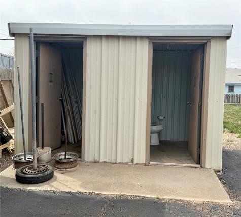 501 11th Street Quanah TX 79252