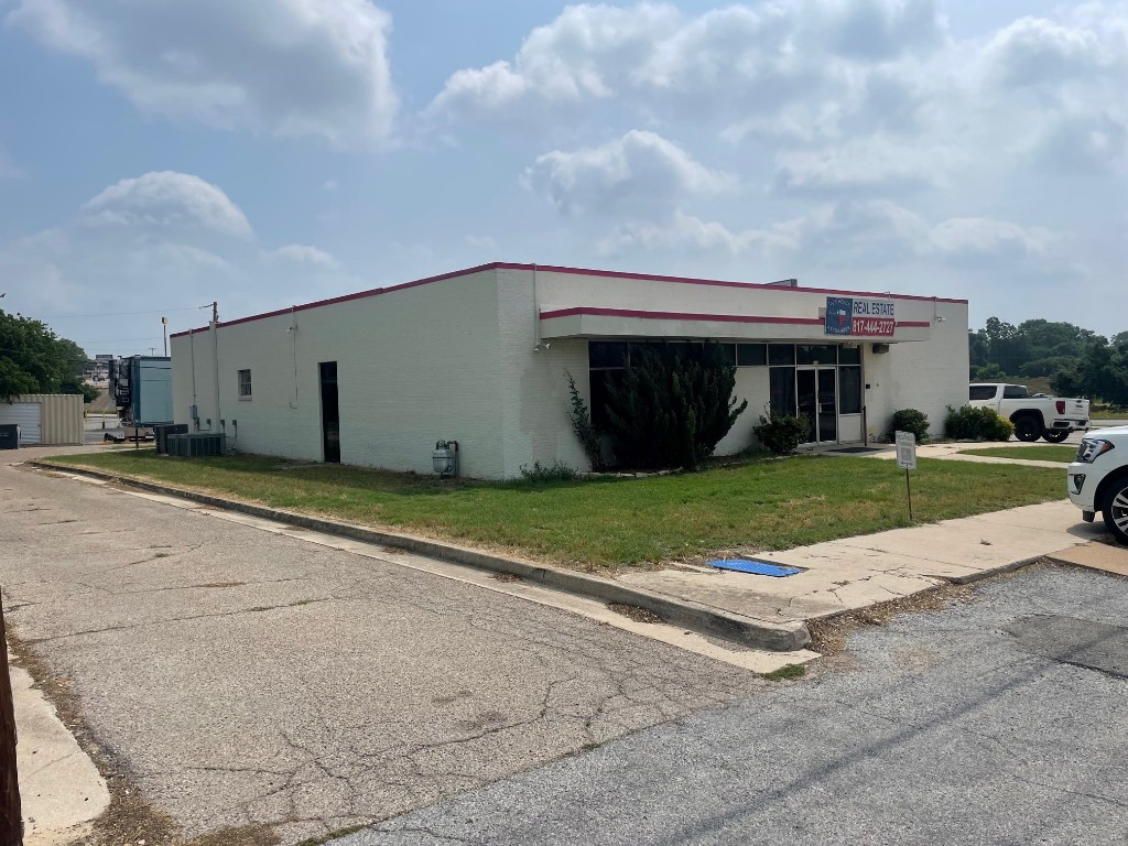 133 E Main Street Azle TX 76020