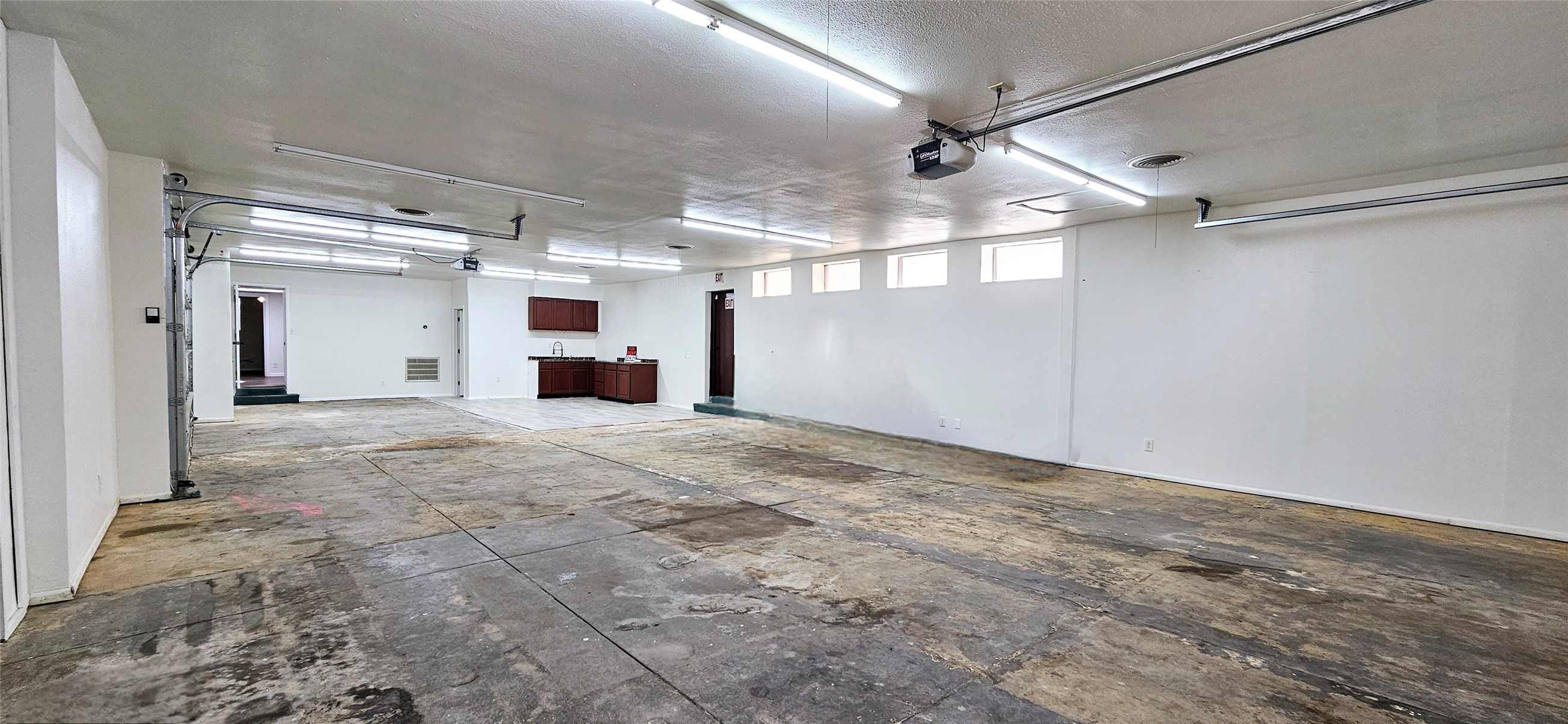 1401 Oak Knoll Drive Haltom City TX 76117