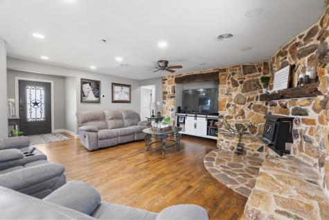 1641 E Henderson Street Cleburne TX 76031
