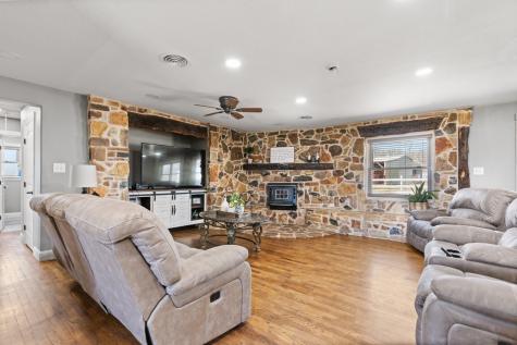 1641 E Henderson Street Cleburne TX 76031