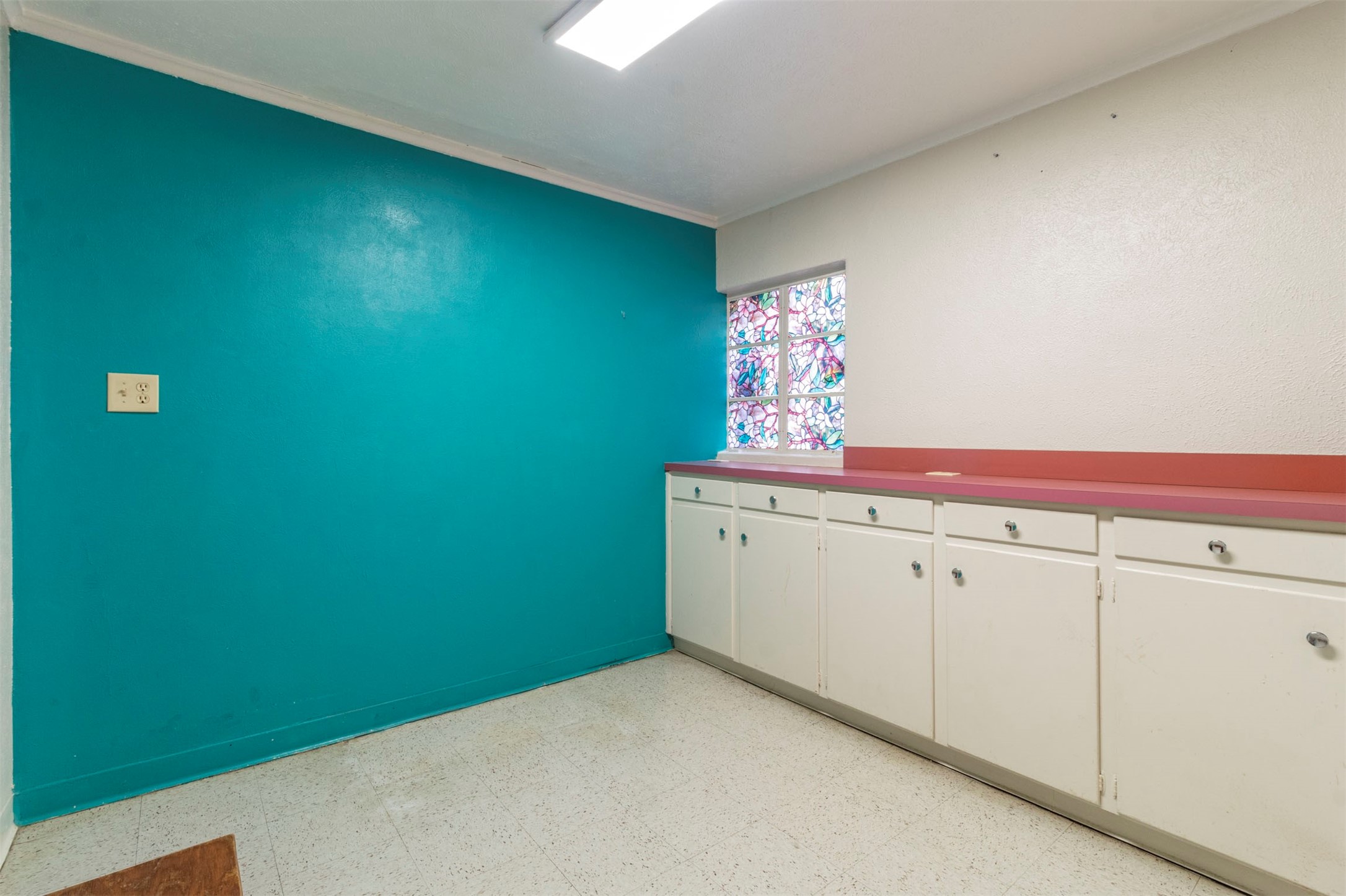 1012 W Division Street Arlington TX 76012