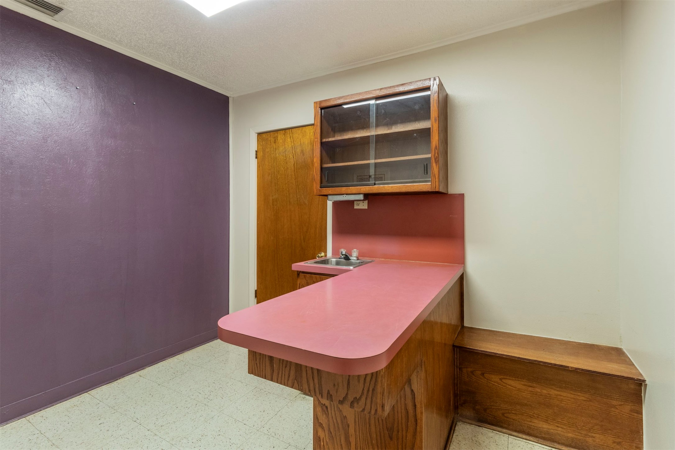 1012 W Division Street Arlington TX 76012
