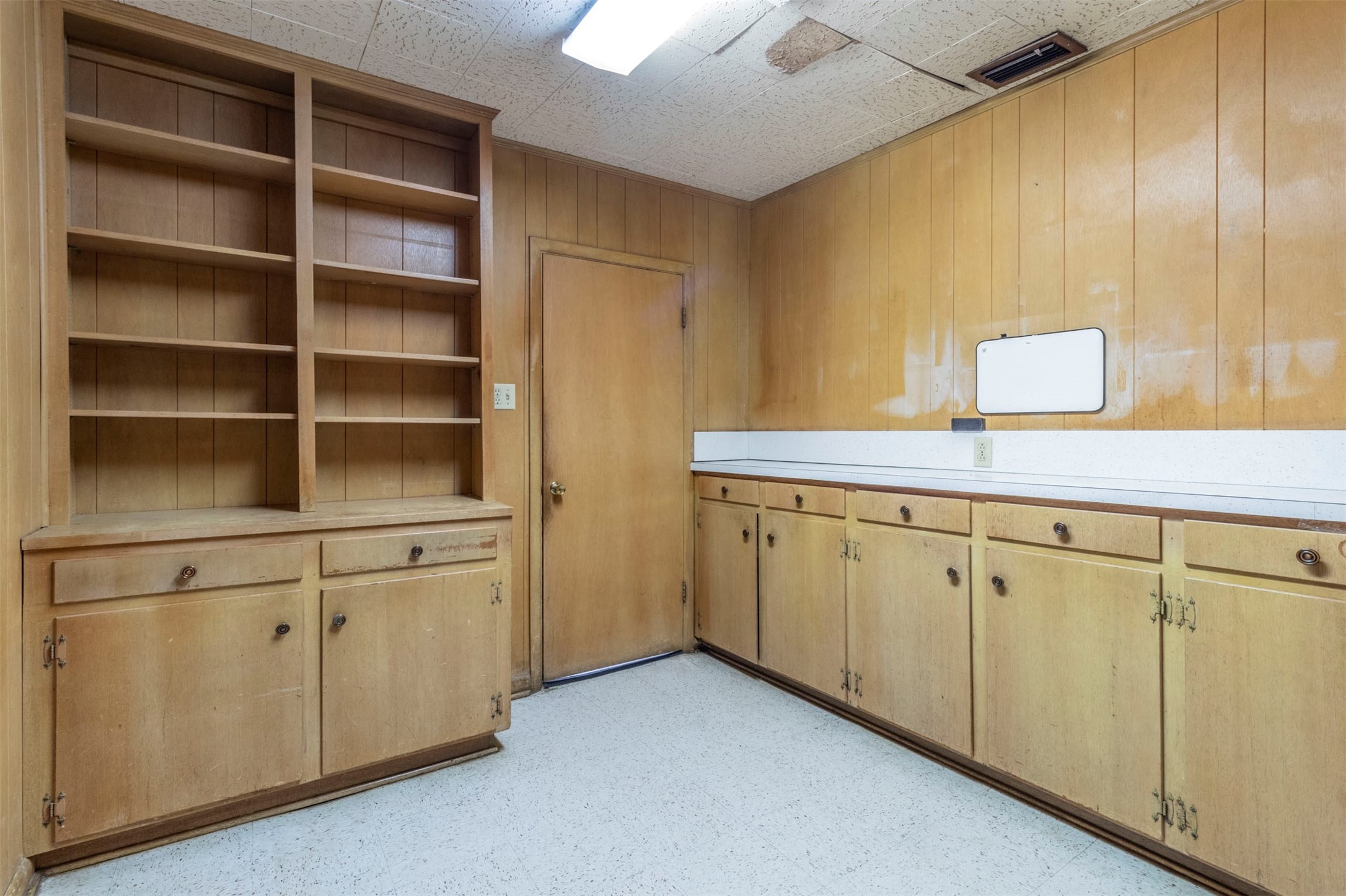 1012 W Division Street Arlington TX 76012