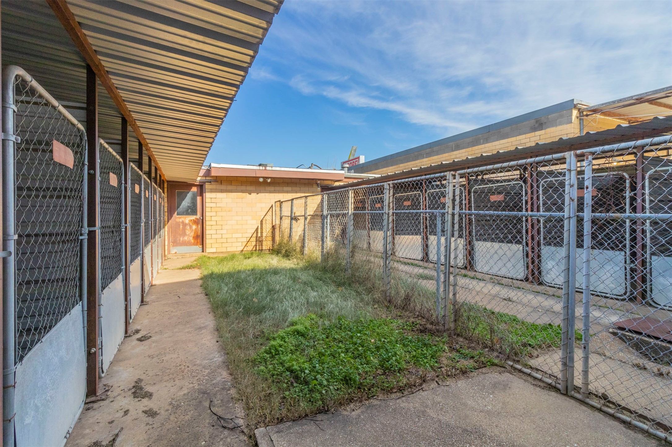 1012 W Division Street Arlington TX 76012