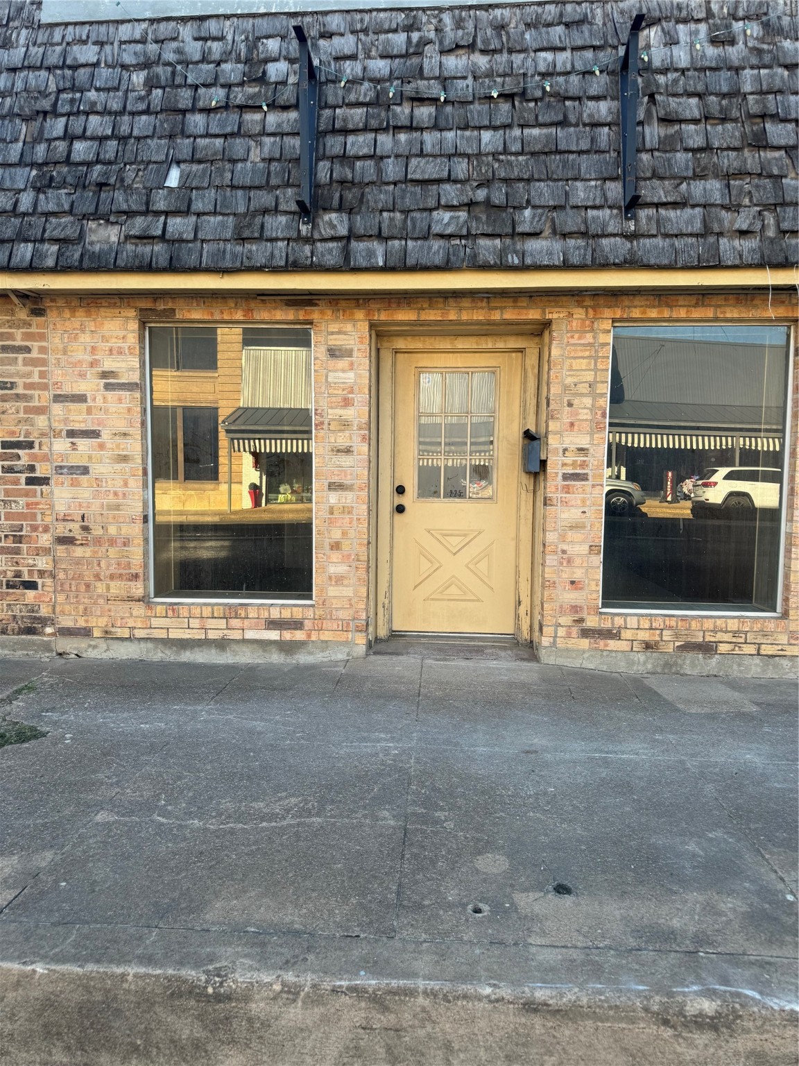 221 S Main Mcgregor TX 76657