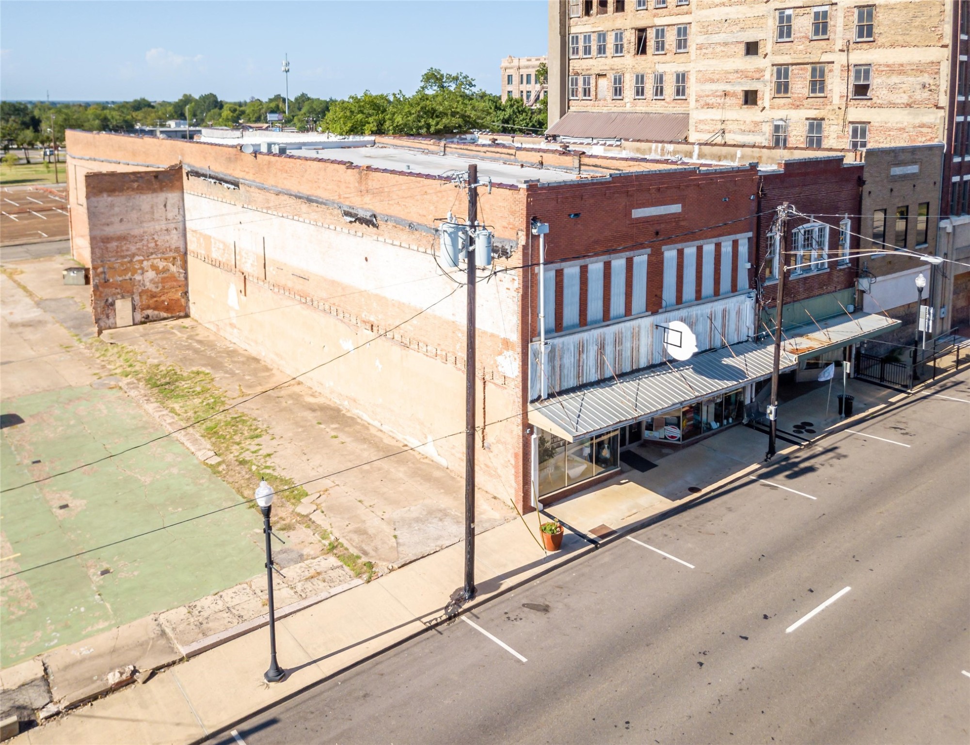 122 Bonham Street Paris TX 75460