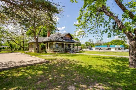 106 S Jones Street Granbury TX 76048