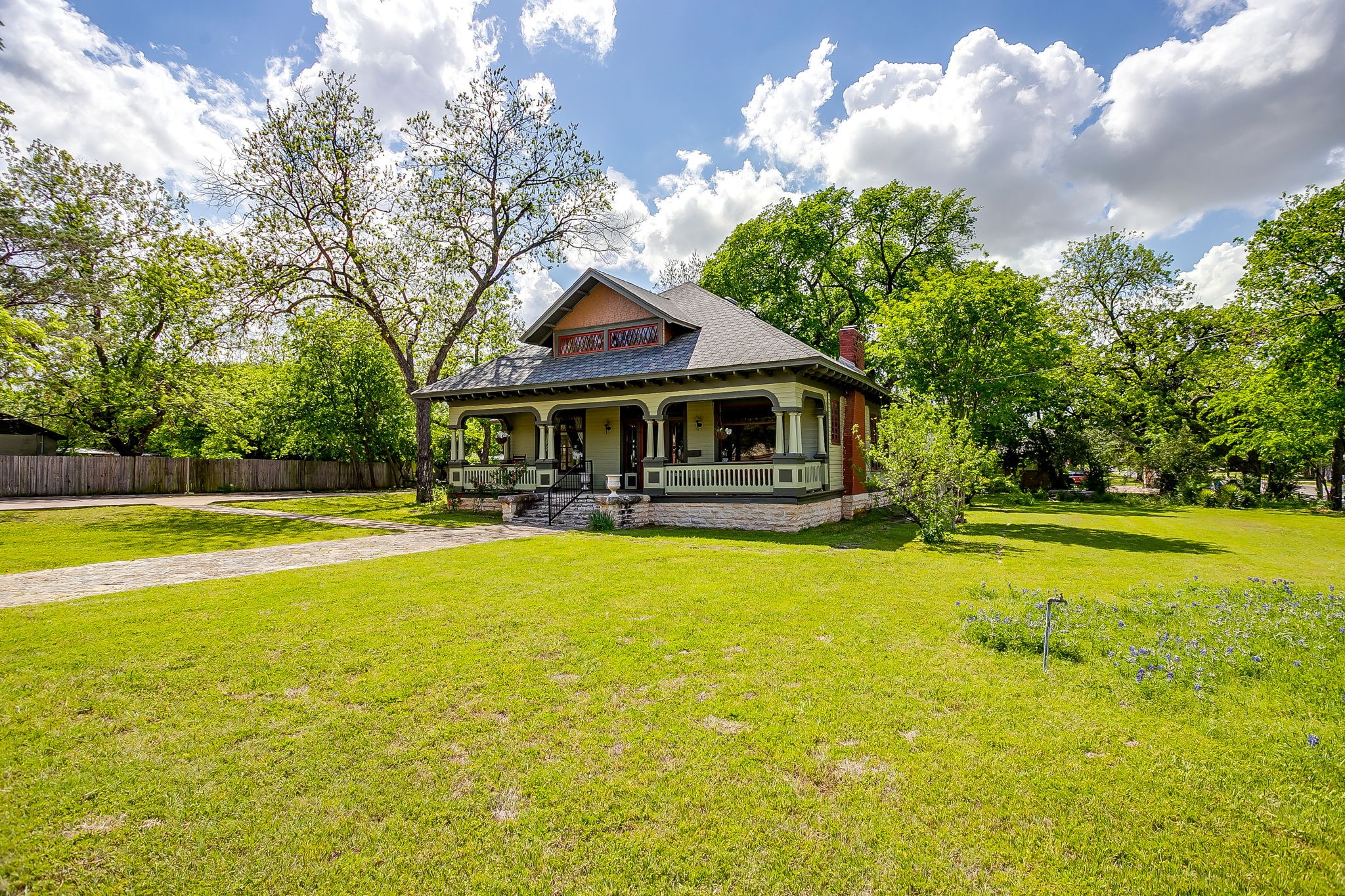 106 S Jones Street Granbury TX 76048