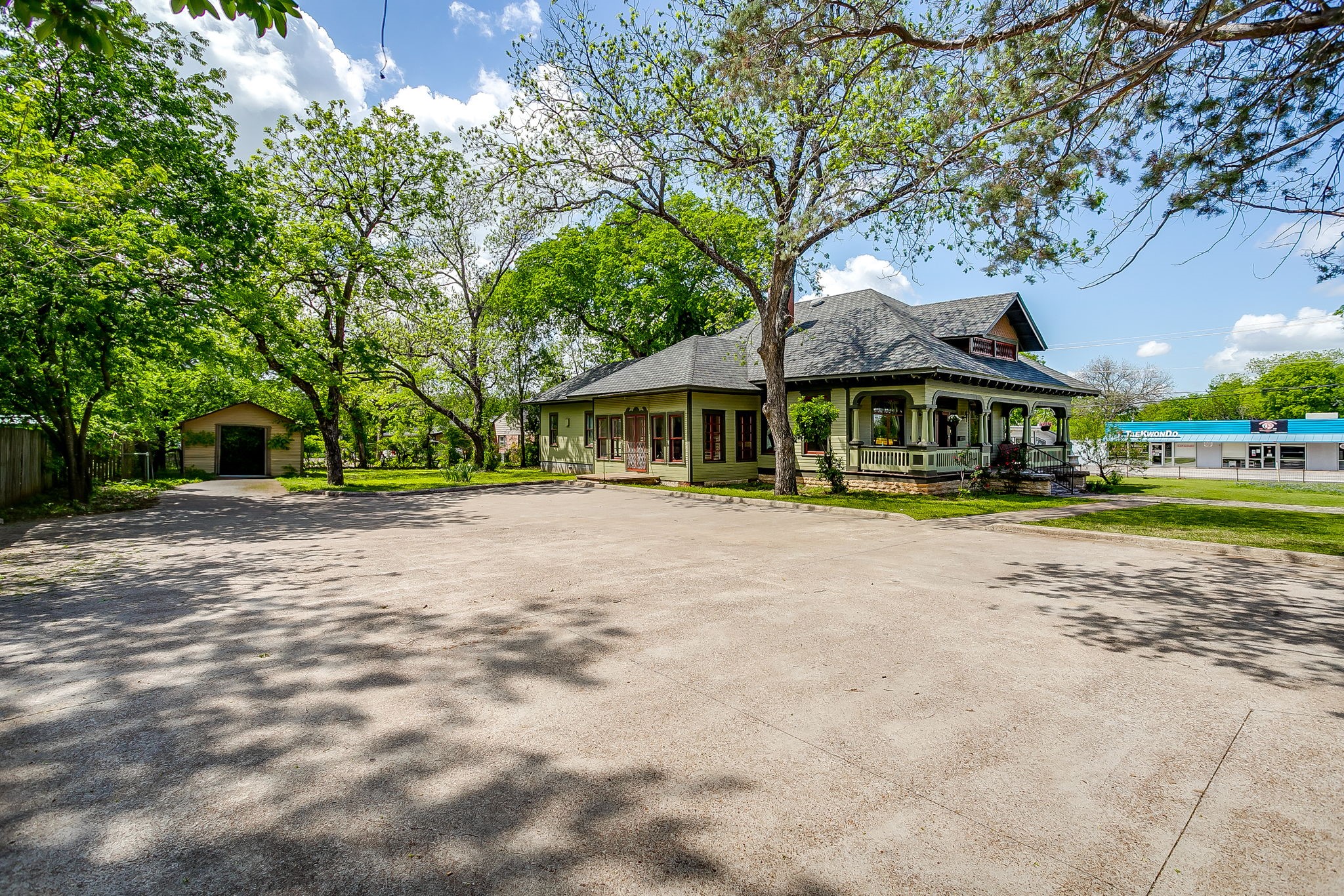 106 S Jones Street Granbury TX 76048