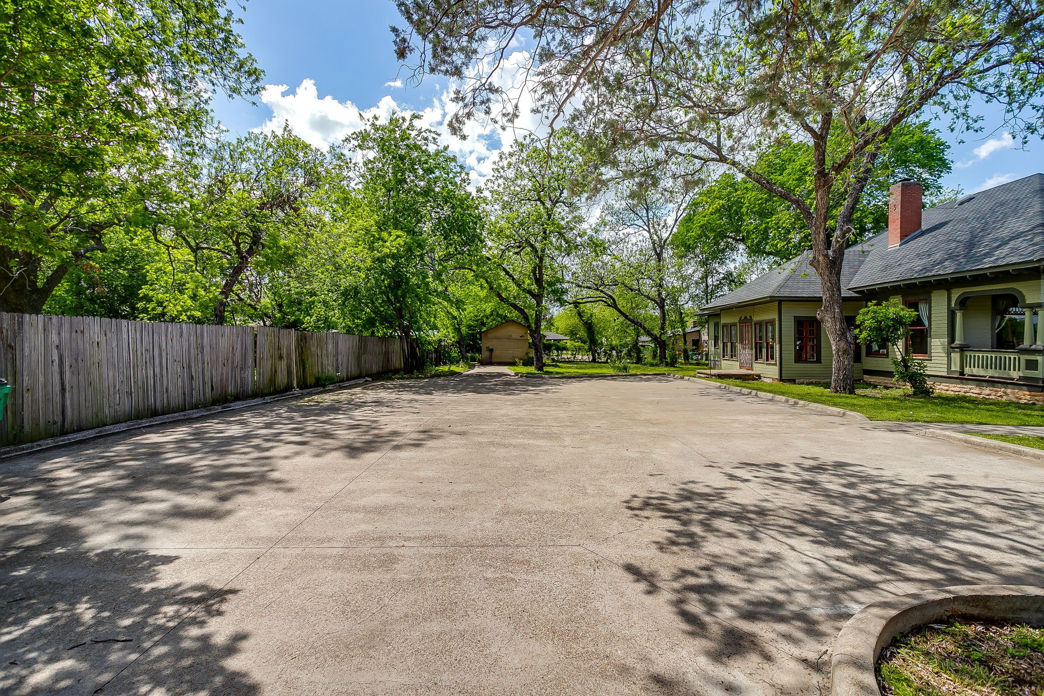 106 S Jones Street Granbury TX 76048