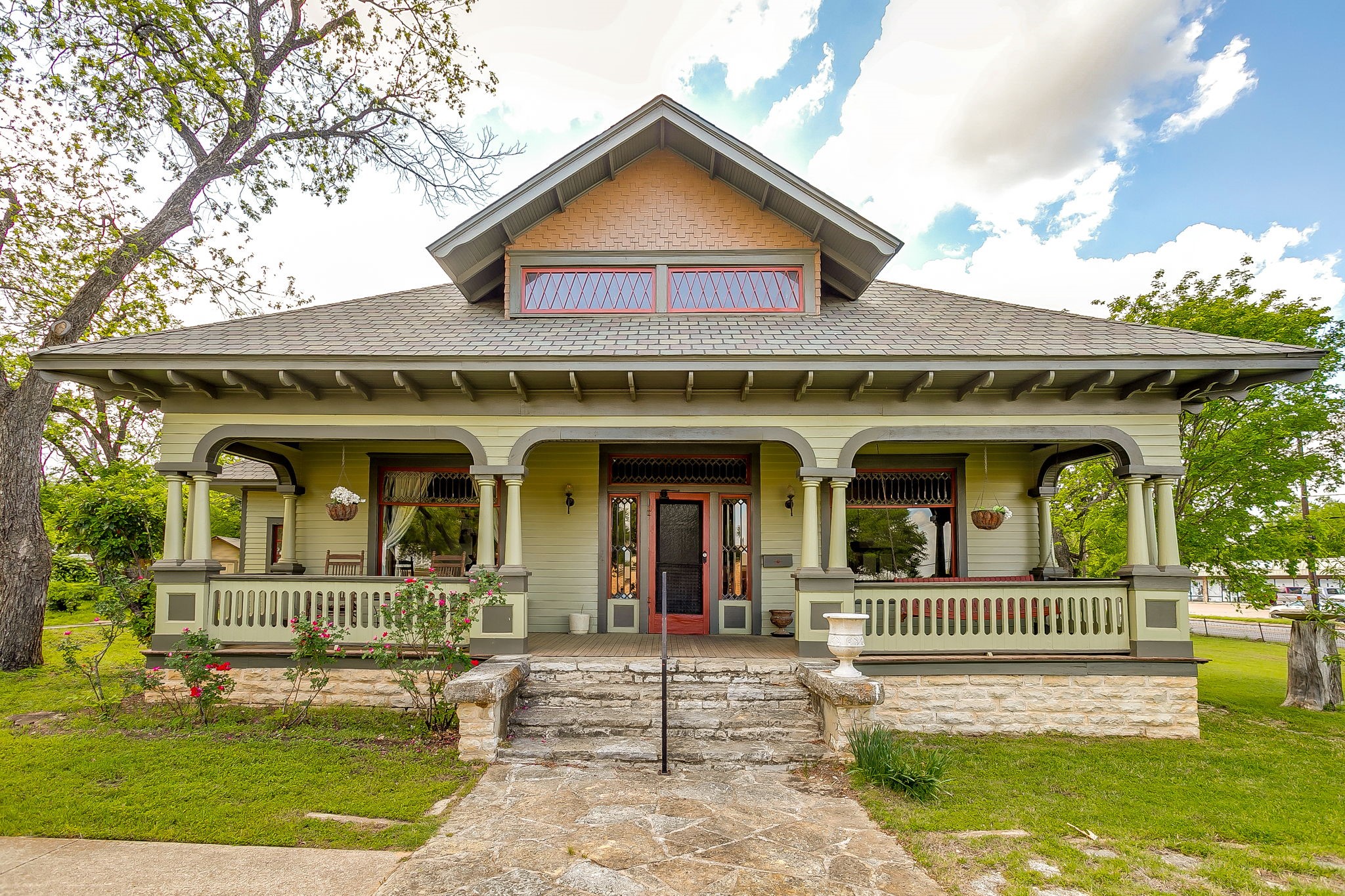 106 S Jones Street Granbury TX 76048