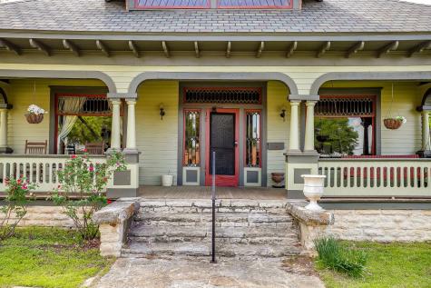 106 S Jones Street Granbury TX 76048