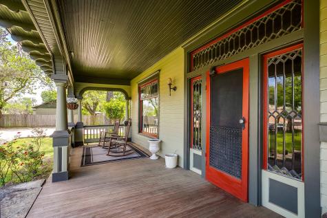 106 S Jones Street Granbury TX 76048